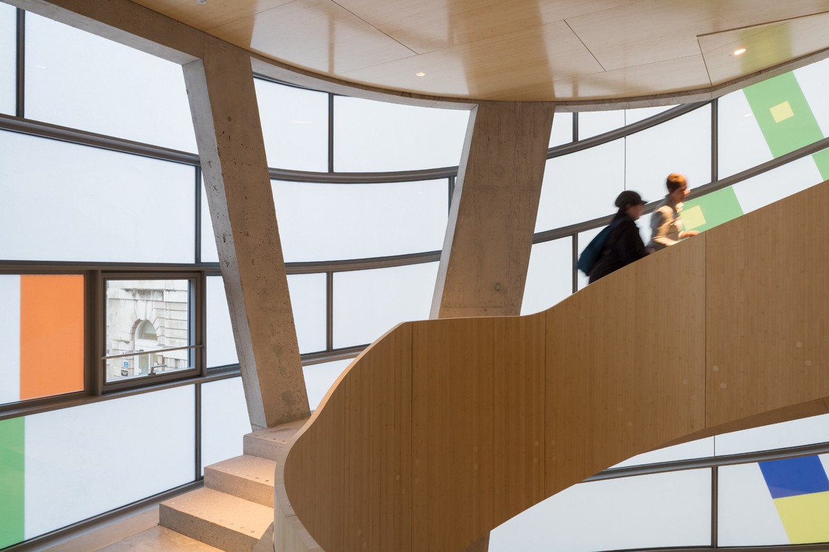 Steven-Holl-Architects-Barts-Hospital-Maggie’s-Centre-ph-Iwan-Baan-06