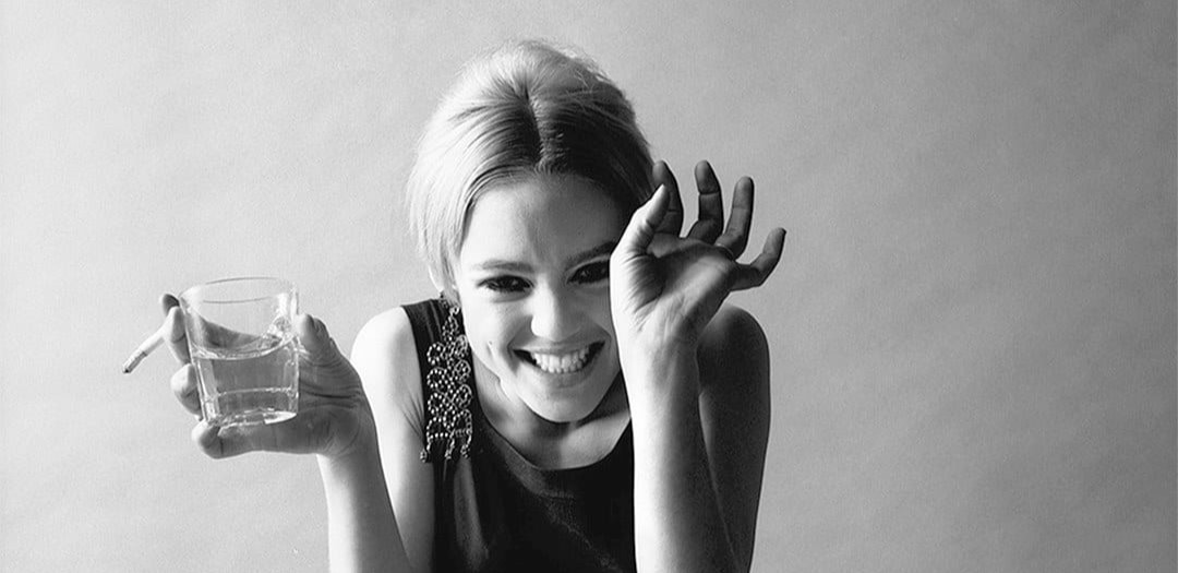 אוהבת ממש כמו אשה, אבל נשברת כמו ילדה קטנה: Edie Sedgwick