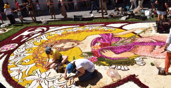 פסטיבל הפרחים המפורסם The Infiorata Flower Festival