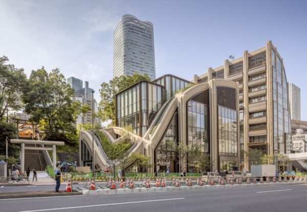 שכונת Azabudai Hills בטוקיו / Heatherwick Studio