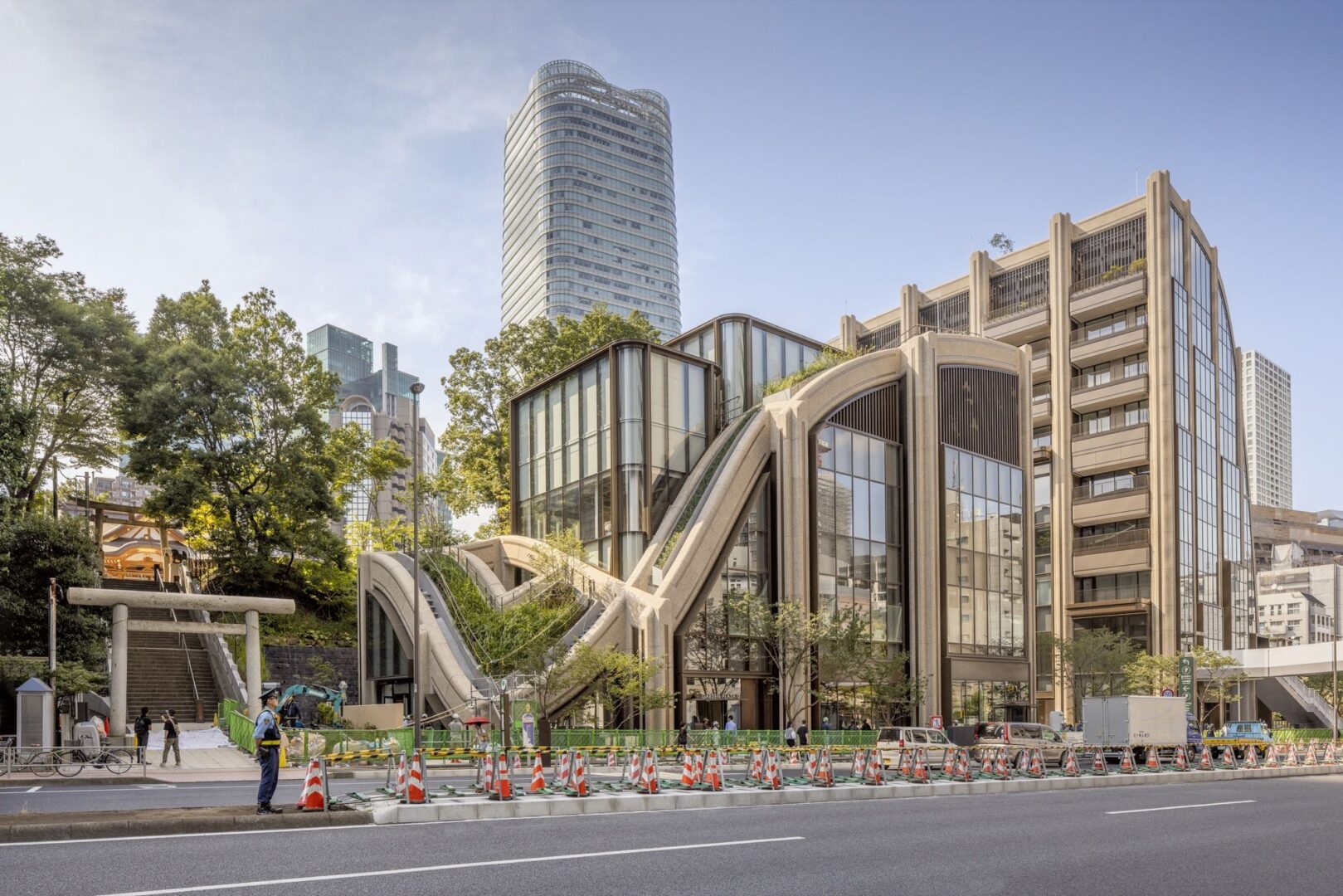 שכונת Azabudai Hills בטוקיו / Heatherwick Studio