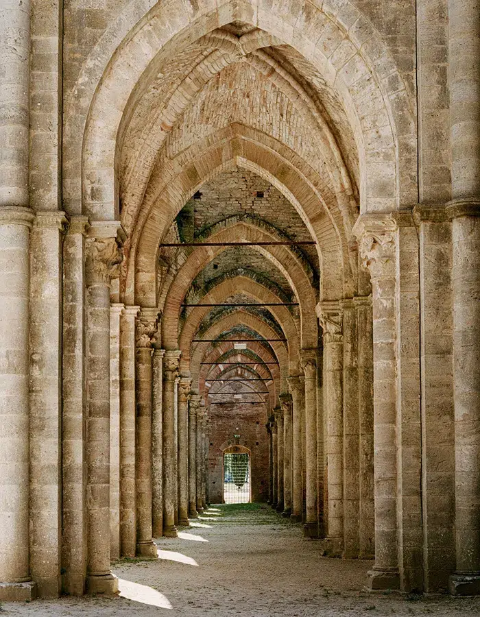 המנזר הציסטרסיאני Abbazia di San Galgano בטוסקנה